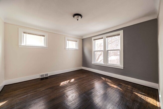 Building Photo - 3 Bedroom - 1 Bath - $1,350
