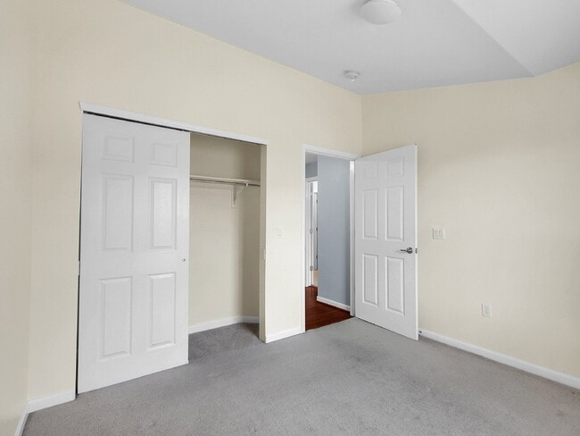 Building Photo - $1,745.95, Gorgeous 2-bed, 2-bath condo located in Aurora.