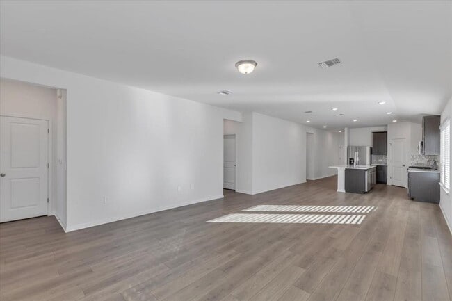 Building Photo - 5020 Hazelnut Ln