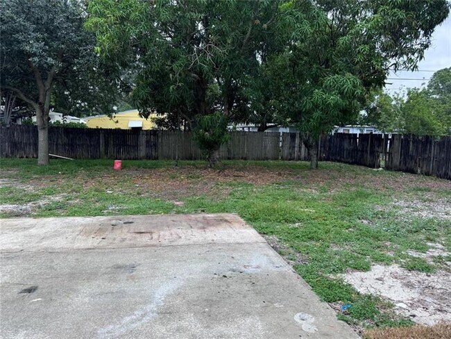 Building Photo - 1515 NW 11th Pl