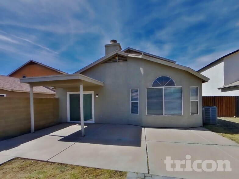 Building Photo - 7321 N 69th Ave