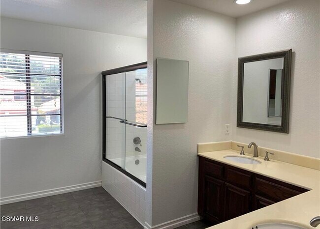 Building Photo - 852 Congressional Rd