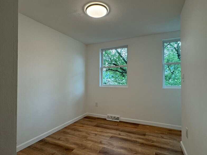 Building Photo - 223 Evergreen Ave