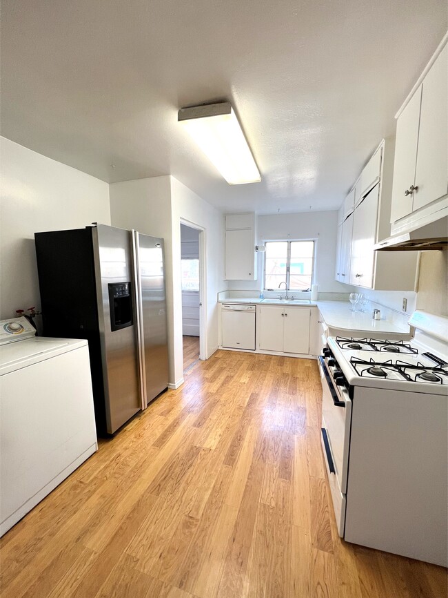 Kitchen - 417 Princeton Dr. SE