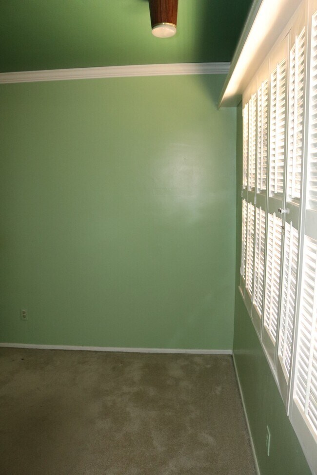 Building Photo - 19275 Symeron Rd