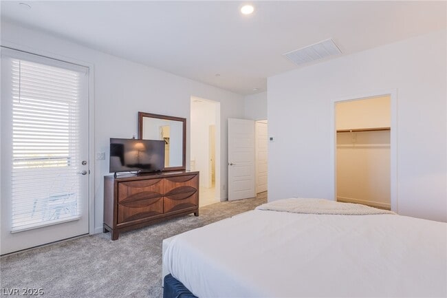 Building Photo - 145 Aqua Cmns