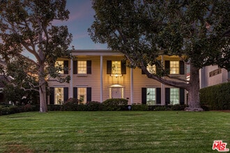 Building Photo - 625 Sierra Dr