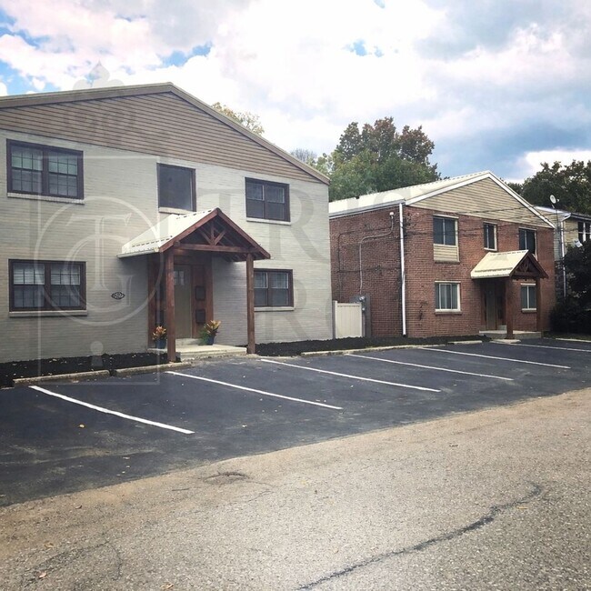 Building Photo - Avail June 1st! Renovated Crafton 2BR Apt, A/C, Private laundry/storage, Parking, Pets OK!