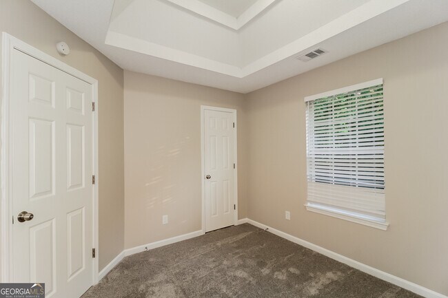 Building Photo - 6251 Village Trace