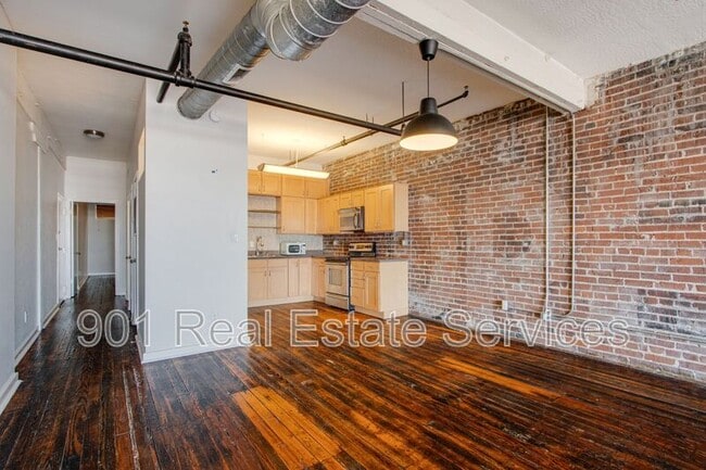 Building Photo - 413 S Main St