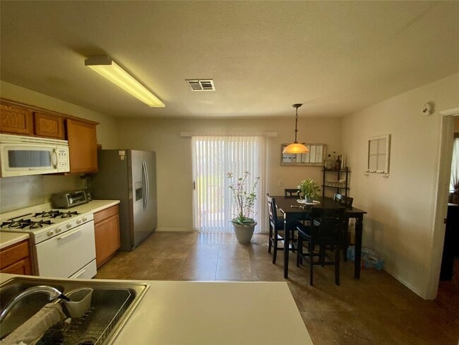 Building Photo - 14420 Cummins Way