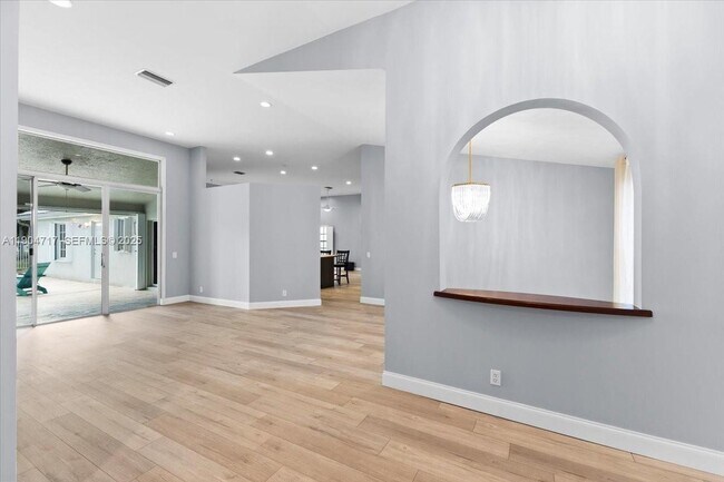 Building Photo - 642 Heritage Dr