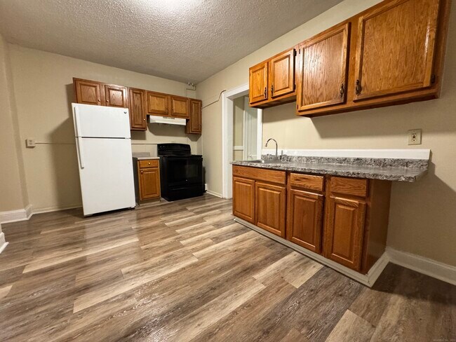 Primary Photo - 75 Whitmore St