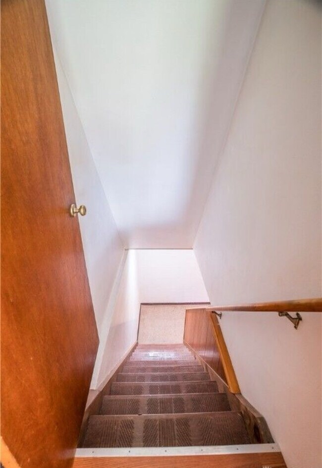 Building Photo - 692 Sueden Dr