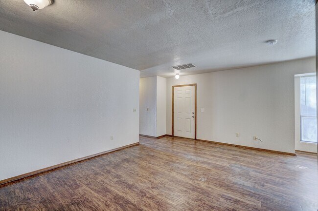 Building Photo - Comfort, Charm & Convenience in This Edmond Duplex