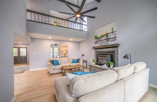 Building Photo - Fully renovated 4BR, 2.5BA home in the highly desired Great Neck Meadows!