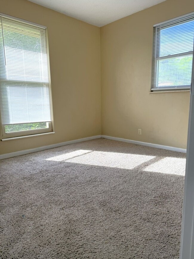 Building Photo - West Knoxville 37921 - Great Location! 3 bedroom 2.5 bath home w/bonus room - Call Adam Sharp (86...