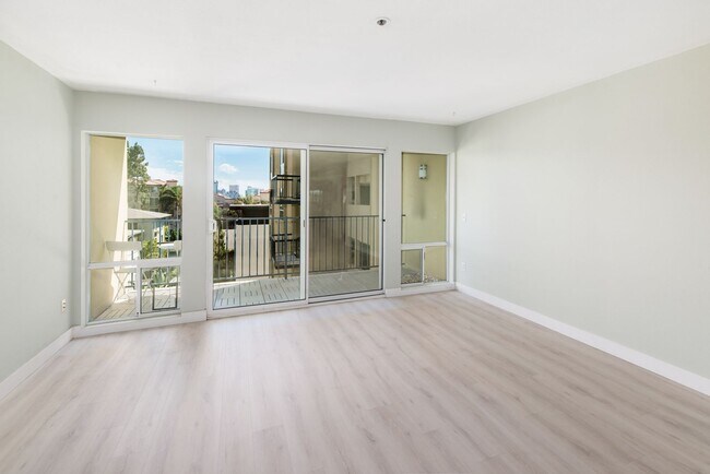 Building Photo - Beautiful Bankers Hill 2 bedroom condo
