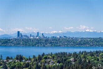 Building Photo - 3Bd/2.5Ba Bellevue Condo