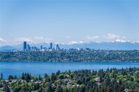 Building Photo - 3Bd/2.5Ba Bellevue Condo