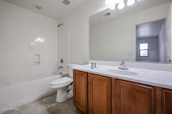 Building Photo - 811 E Kapasi Ln