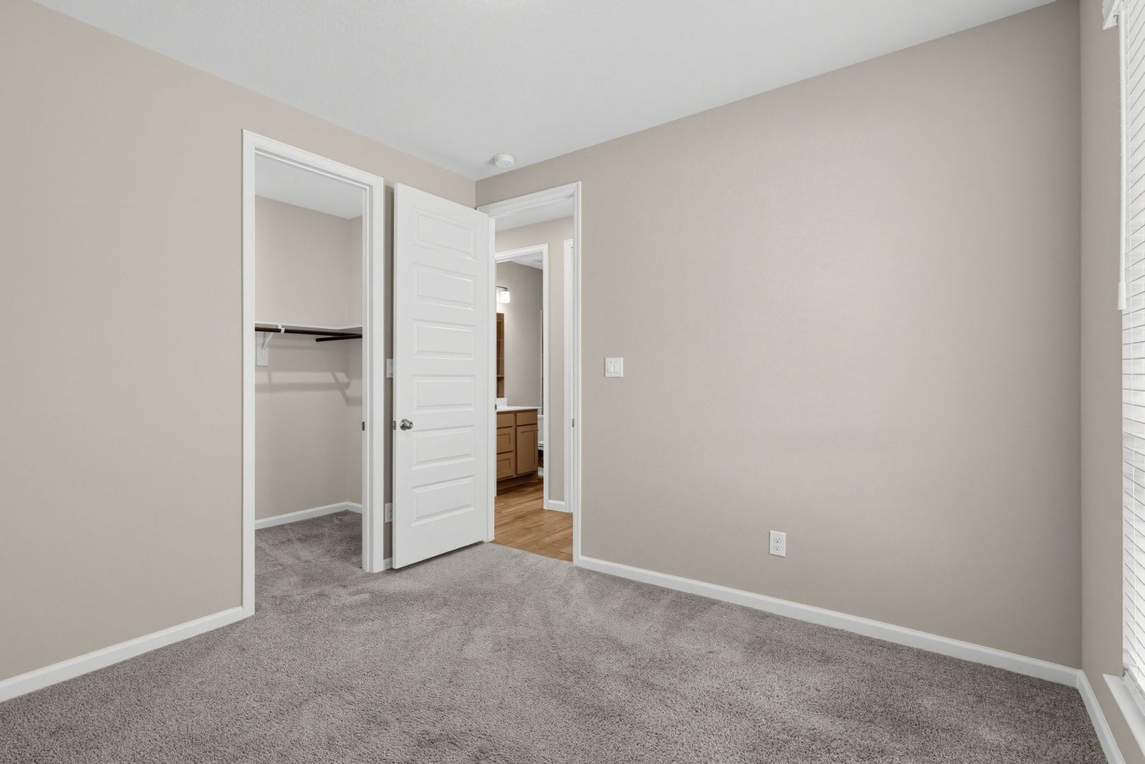 Building Photo - 5123 Morrison Dr