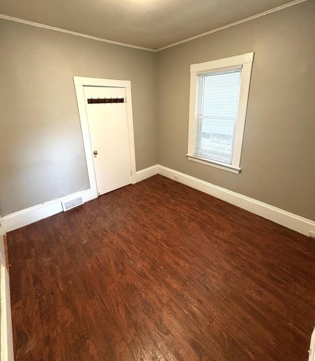 Building Photo - 7 Howe St