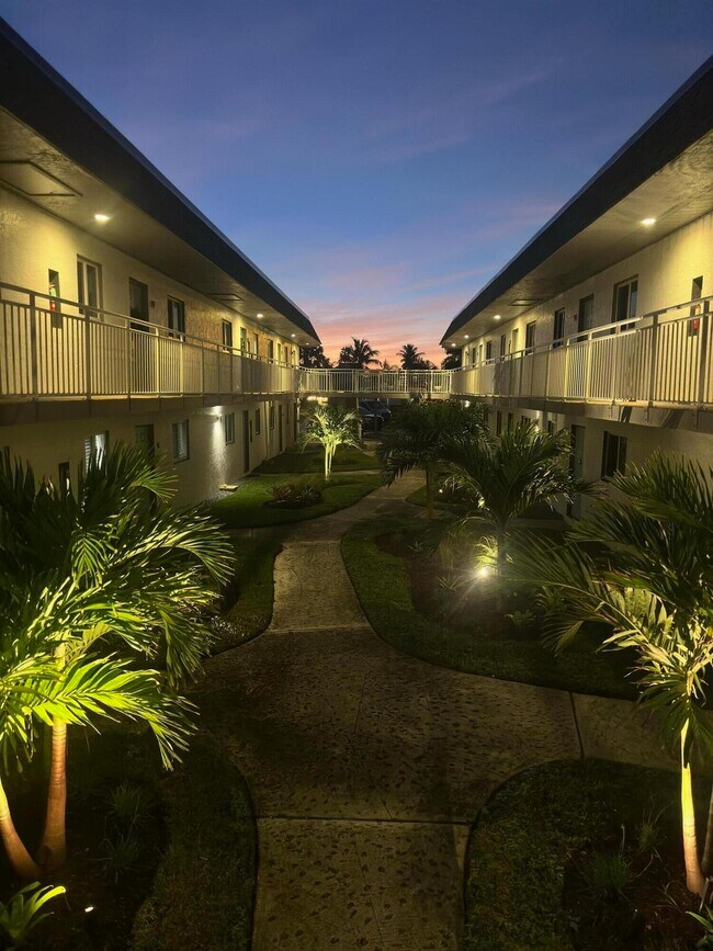 Building Photo - 1100 S Lake Dr