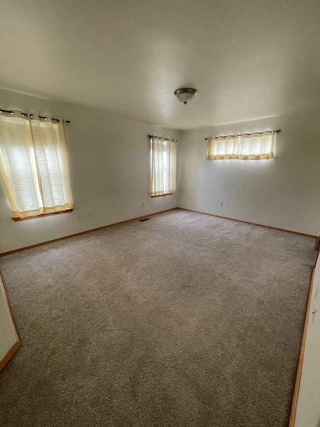 Building Photo - Charming 3 bed 2 bath in Five Mile Prairie! Half off first months rent!