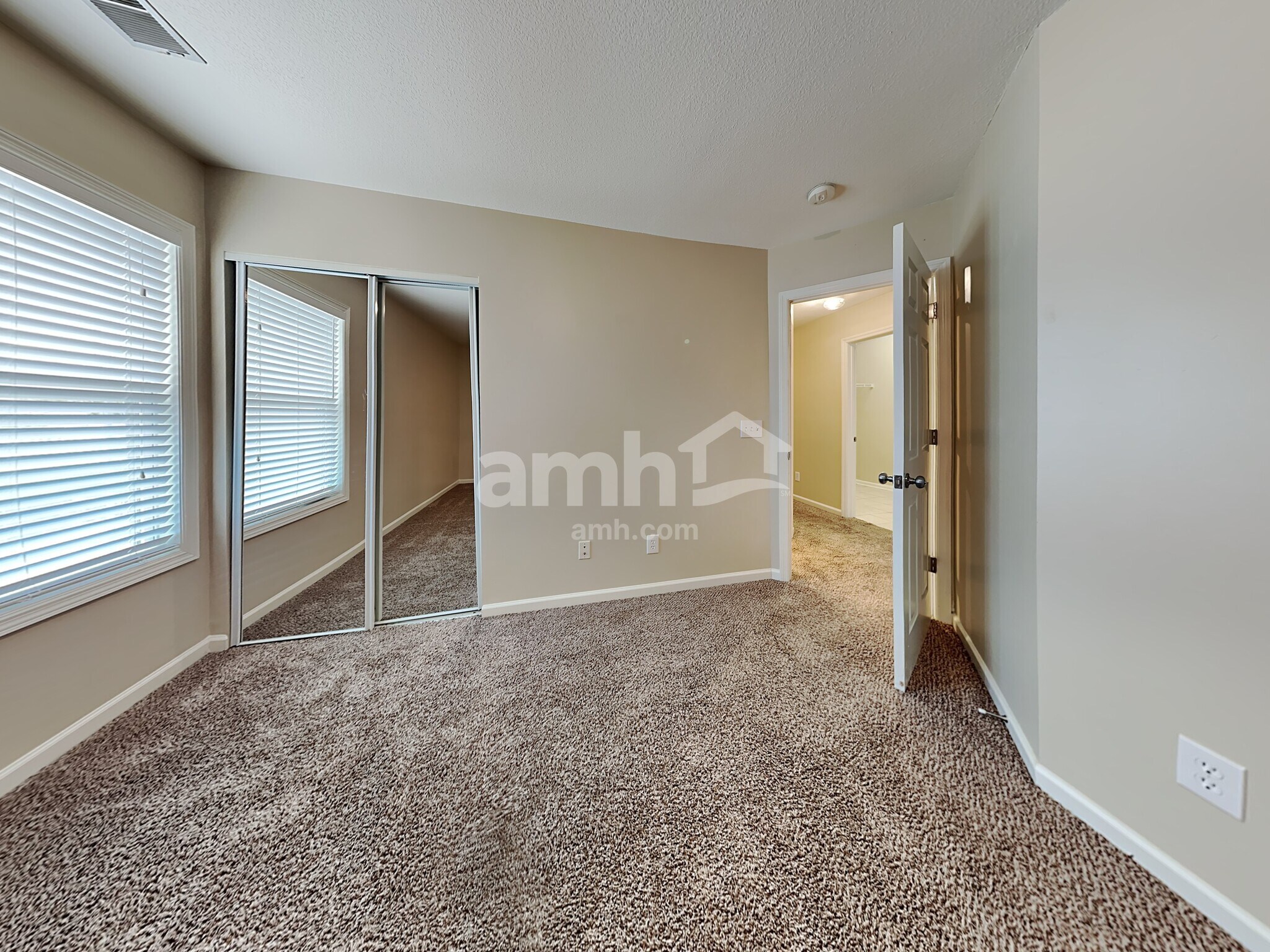 Building Photo - 128 Heartstone Cir