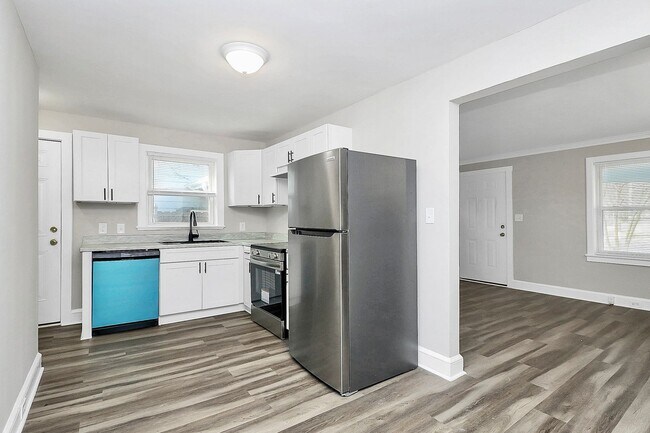 Building Photo - Beautifully Updated Duplex Near NoDa!!