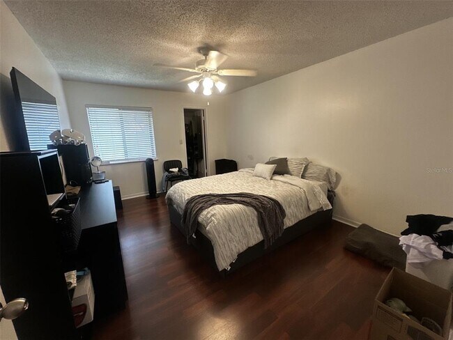 Building Photo - 202 Riverbend Dr