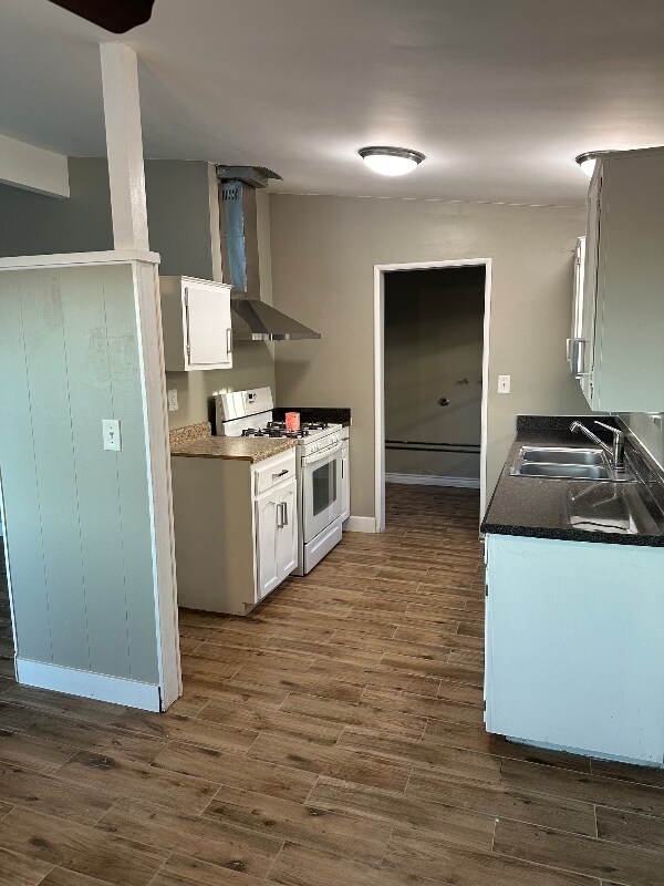 Building Photo - 260 E 46th St