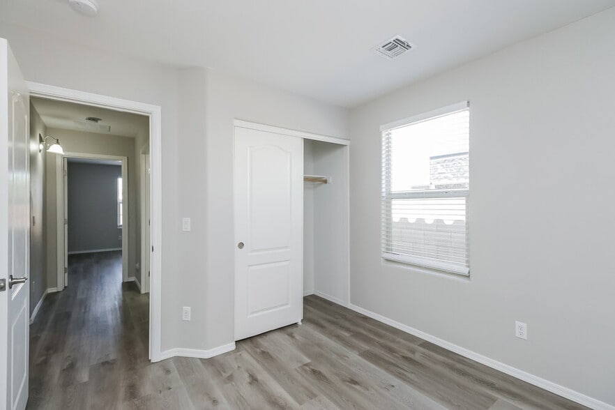 Building Photo - 38059 N Carolina Ave