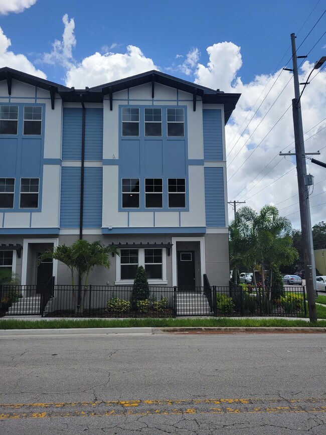 Primary Photo - 3126 W Azeele St