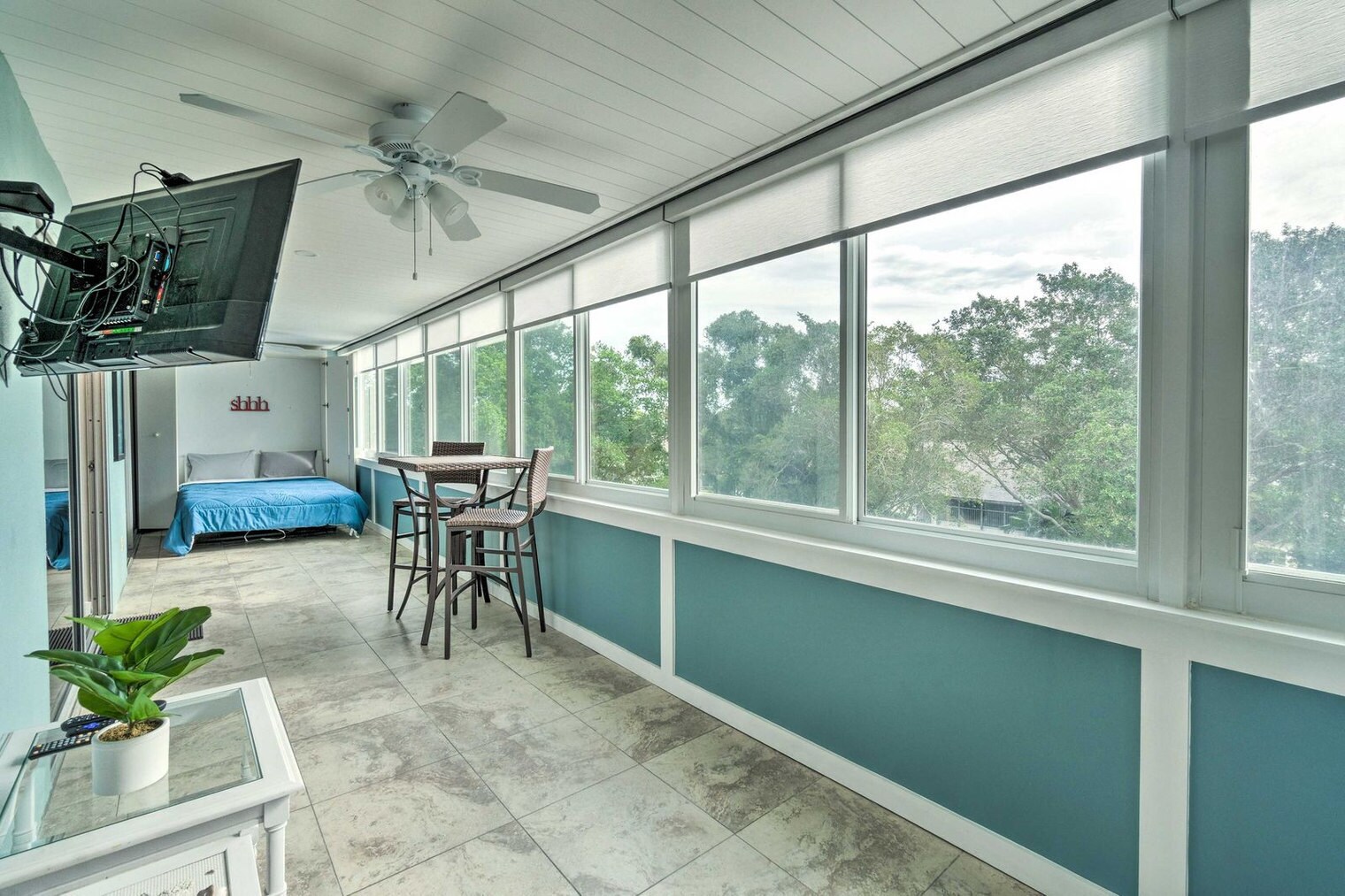 Building Photo - 1037 W Peppertree Dr