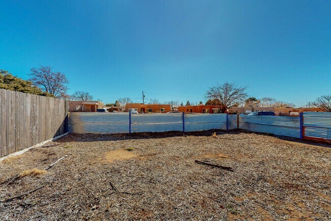 Building Photo - Charming NE Heights 3 Bedroom 2 Bath