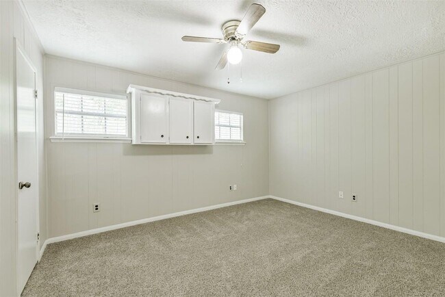 Building Photo - 28902 Twisted Oak Dr