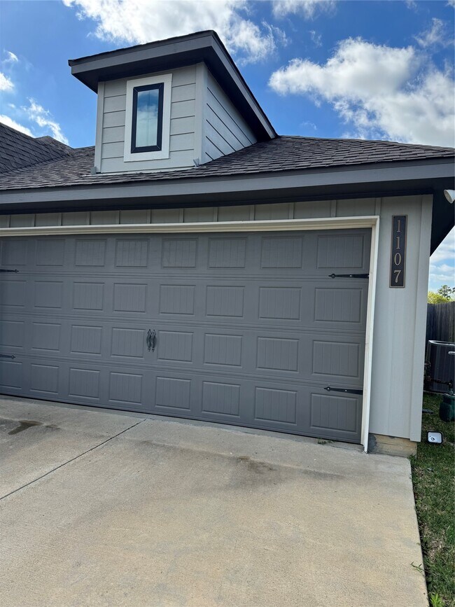 Building Photo - 1107 Tomball Downs Dr
