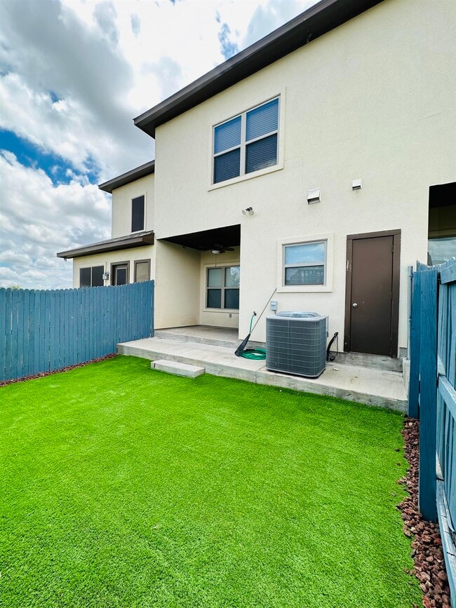 Building Photo - 5812 Montevista Dr