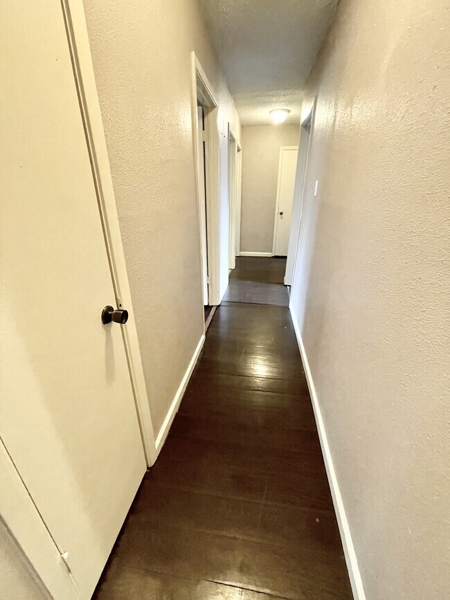 Building Photo - 1078 Honey Tree St