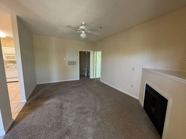 Building Photo - Avera - Ascot