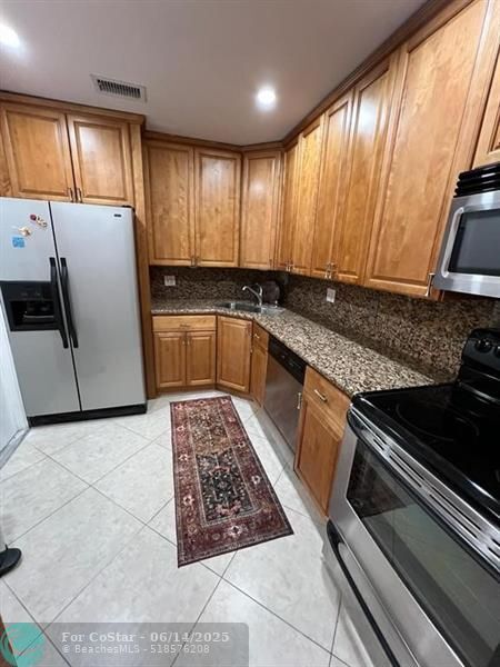 Building Photo - 351 NE 19th Pl