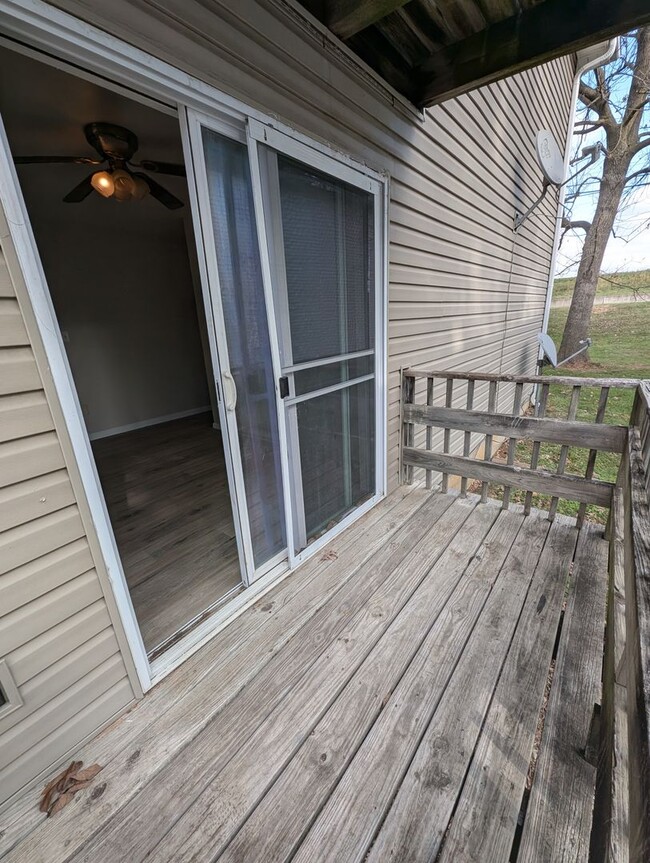 Building Photo - 2 Bedroom Apt in Columbia
