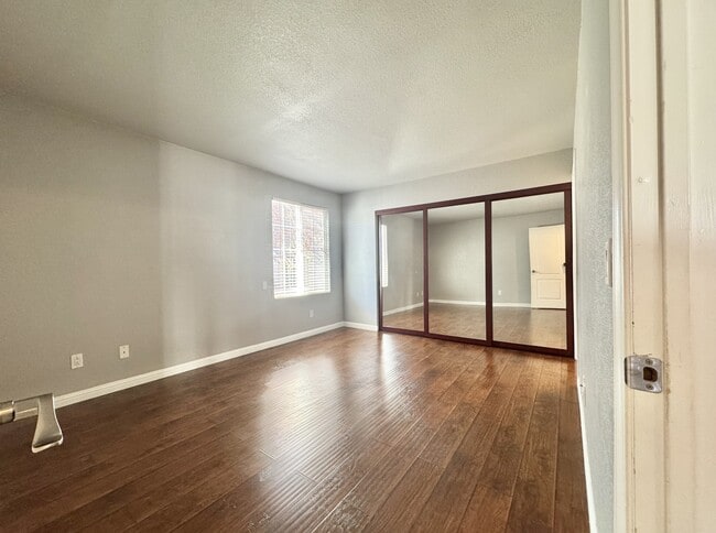 Building Photo - 9325 W Desert Inn Rd