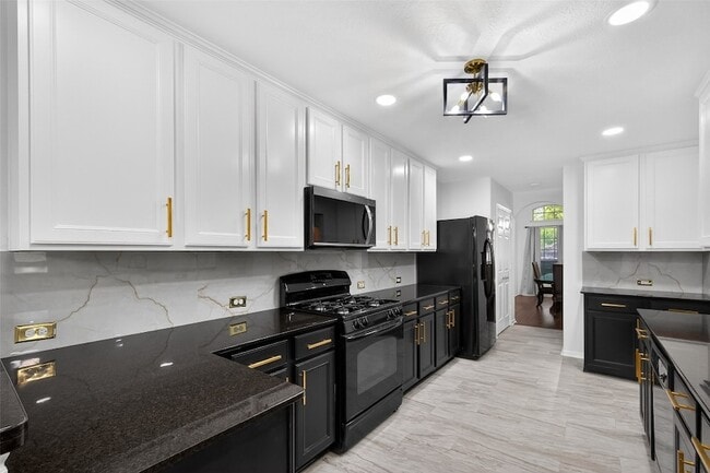 Building Photo - 15807 Sonoma Park Dr