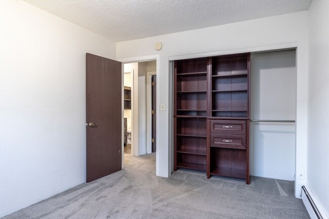 Building Photo - 2 Bed/1Ba Condo