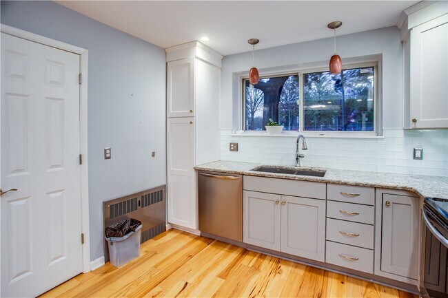 Building Photo - 2680 Highland Ave