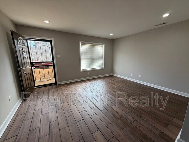 Building Photo - 485 Quinn Rd