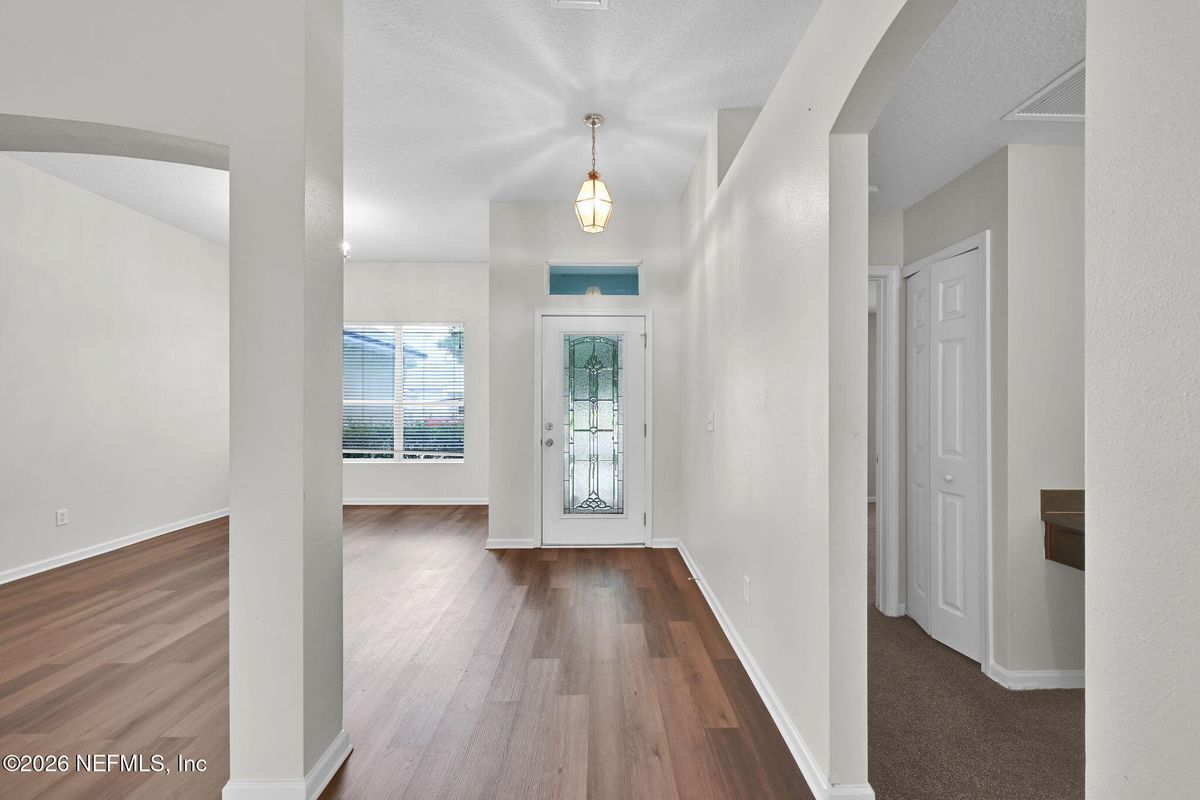 Building Photo - 10810 Stanton Hills Dr E